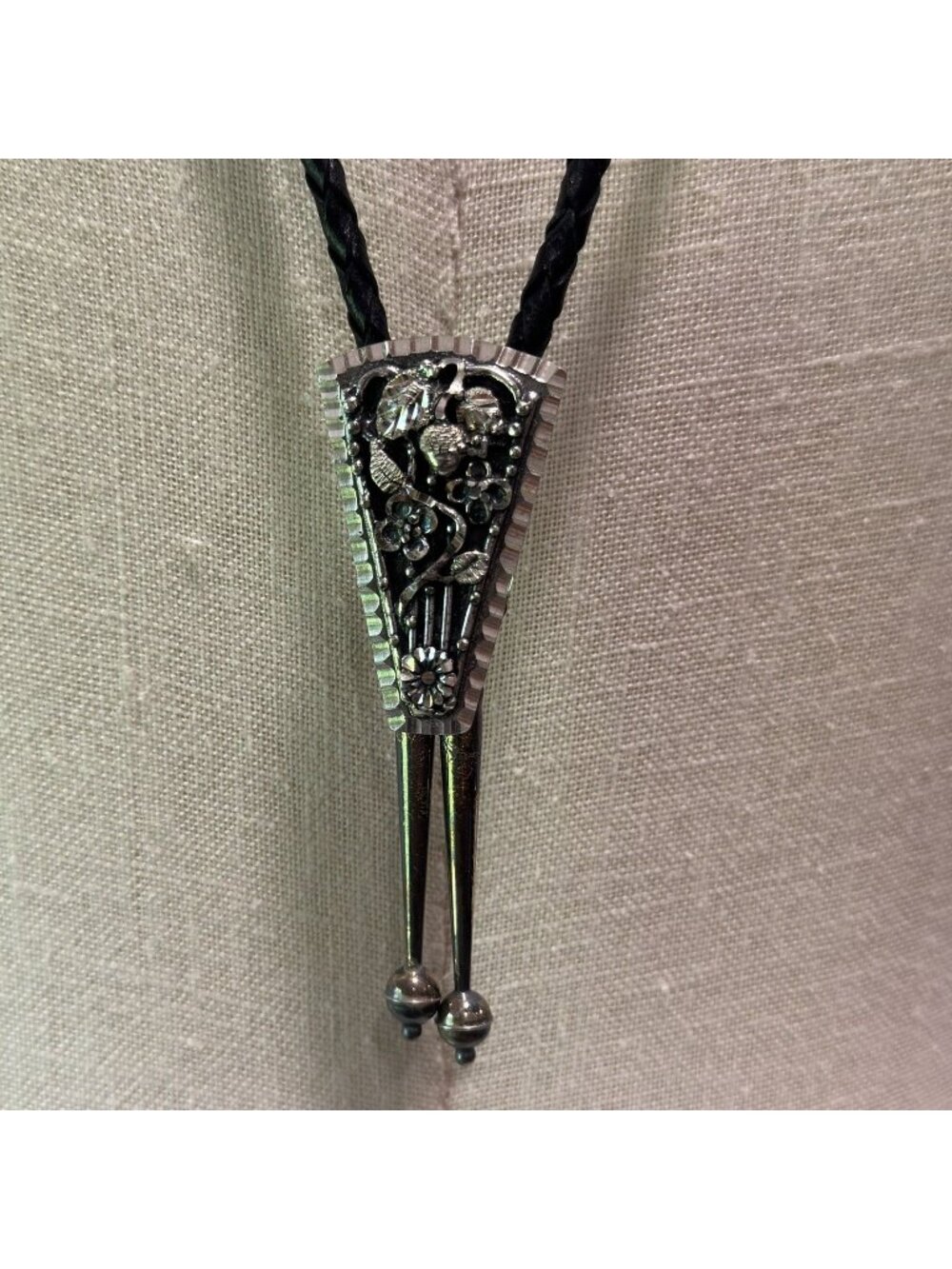 Vtg Black Hills Sterling Silver Bolo Tie Floral Silver Tips Braided Leather USA